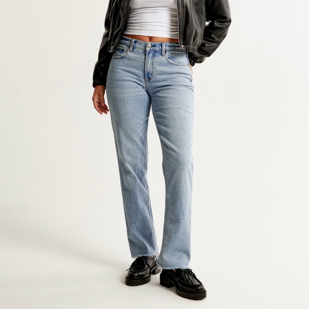 Abercrombie Curve Love Mid Rise Raw Hem 90s Straight Jeans 26W Short